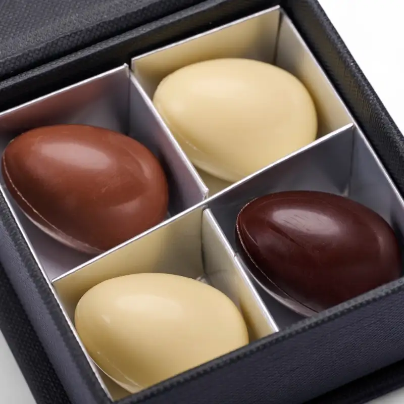 Exclusief magneetdoosje 4 st. praline paaseitjes open